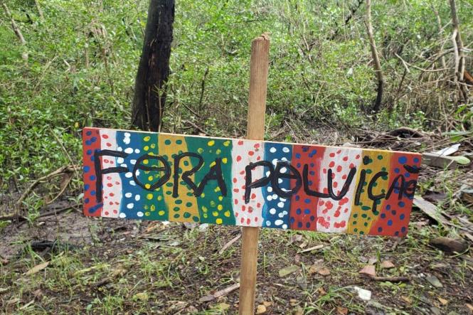 O Carnaval, ao contrário do que muitos pensam, é também um palco para ressaltar assuntos que merecem destaque durante o ano inteiro. Na cidade de Curuçá, localizada no nordeste paraense, a valorização do mangue para a economia local, que serve de hábitat para crustáceos, como o caranguejo e a importância da vegetação para a natureza são destaques no bloco “Pretinhos do mangue” que reúne a cada carnaval um número maior de brincantes que passam a se conscientizar de que o carnaval além de alegria, festas e danças é também preservação. O bloco “Pretinhos do Mangue” desfila pelas ruas do centro de Curuçá, sempre aos domingos e na terça-feira gorda de carnaval.

FOTO: ASCOM / SEGUP
DATA: 06.03.2019
CURUÇA - PA <div class='credito_fotos'>Foto: ASCOM / SEGUP   |   <a href='/midias/2019/originais/beecb61e-39fc-4a5d-b702-d099fbbf32a5.jpg' download><i class='fa-solid fa-download'></i> Download</a></div>