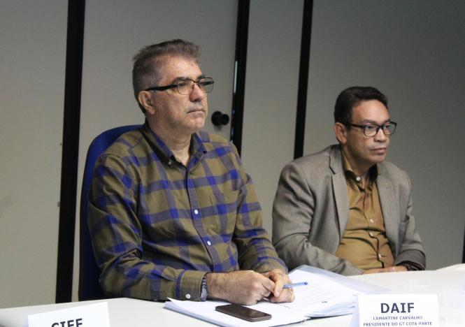 A primeira reunião do grupo cota-parte, formado por representantes da Secretaria de Estado da Fazenda (Sefa) e das associações de municípios paraenses foi realizada nesta sexta-feira (15), na sede do órgão. A equipe apura os índices de partição dos recursos relativos a 25% da arrecadação do Imposto sobre Operações relativas à Circulação de Mercadorias, e sobre Prestação de Serviços de Transporte Interestadual e Intermunicipal e de Comunicação (ICMS), que pertencem aos municípios, que irá vigorar em 2020.


FOTO: ASCOM / SEFA
DATA 15.02.2019
BELÉM - PARÁ <div class='credito_fotos'>Foto: Ascom Sefa   |   <a href='/midias/2019/originais/bf59b561-0307-4cf1-ab4a-294206845a8c.jpg' download><i class='fa-solid fa-download'></i> Download</a></div>