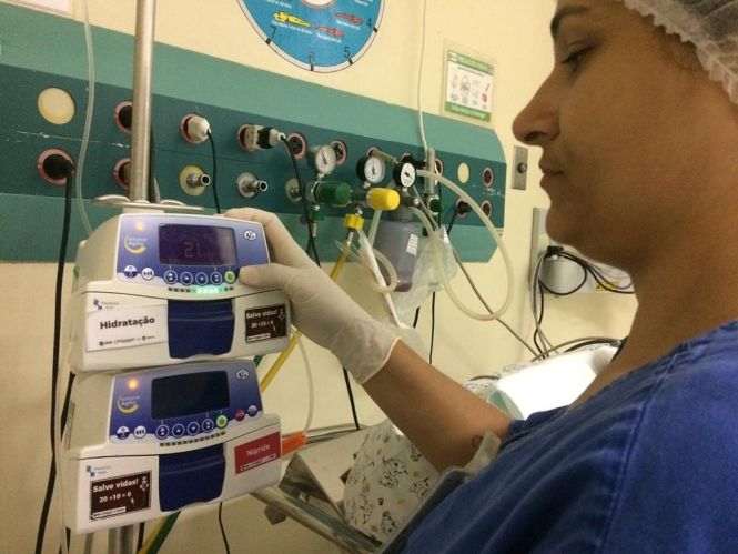 O Hospital Regional do Sudeste do Pará Dr. Geraldo Veloso, em Marabá, gerenciado pela Pró-Saúde, reduziu pelo terceiro mês seguido a taxa de incidência da Infecção Primária de Corrente Sanguínea, associada ao uso de cateter venoso em pacientes internados na Unidade de Terapia Intensiva Adulto. 

FOTO: ASCOM / HRSP
DATA: 18.04.2019
MARABÁ - PARÁ
 <div class='credito_fotos'>Foto: ASCOM HRSP   |   <a href='/midias/2019/originais/bfad39e6-23a4-4df9-95a8-aa06693ee760.jpg' download><i class='fa-solid fa-download'></i> Download</a></div>