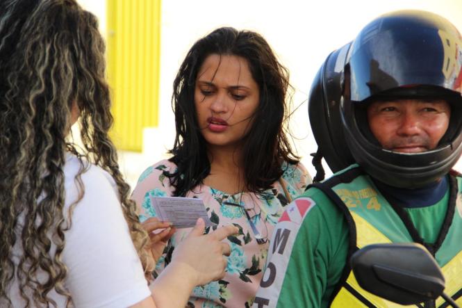 O encerramento da campanha “Março Lilás”, promovida pela Unidade de Alta Complexidade em Oncologia Dr. Vítor Moutinho (Unacon), foi marcado por uma “Blitz da Saúde”. A programação contou com orientações e distribuição de material educativo sobre a importância da prevenção do câncer de colo de útero em pontos estratégicos da cidade de Tucuruí, nesta sexta-feira (29).

FOTO; DIVULGAÇÃO
DATA: 29.03.2019
TUCURUÍ - PA <div class='credito_fotos'>Foto: Divulgação   |   <a href='/midias/2019/originais/c0e403e4-c0f8-4325-a1de-c3f25348893f.jpg' download><i class='fa-solid fa-download'></i> Download</a></div>