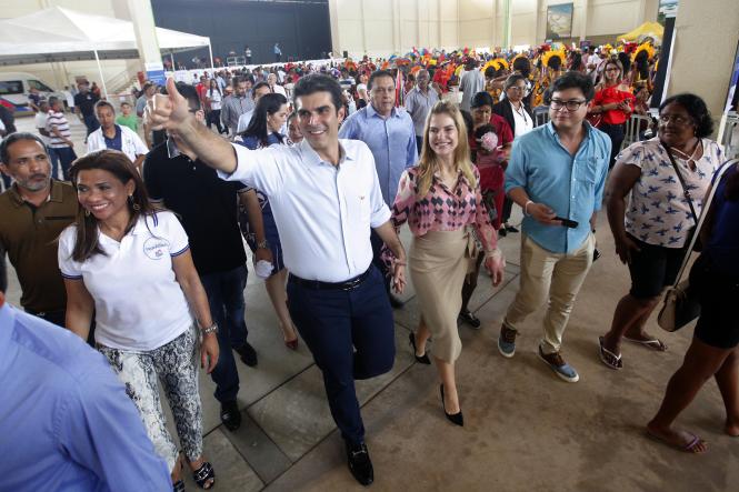 Marabá completa 106 anos nesta sexta-feira (5) e as comemorações iniciaram cedo. Um bolo de 16 metros fez parte de um café da manhã especial servido na orla do município. Sede do Governo desde a quarta-feira (3), a cidade receberá mais investimentos anunciados pelo governo do estado.

FOTO: MAYCON NUNES / AGENCIA PARA
DATA: 05.04.2019
MARABA - PARA <div class='credito_fotos'>Foto: Maycon Nunes / Ag. Pará   |   <a href='/midias/2019/originais/c0f26e16-9ae7-44fd-9830-846b8782d313.jpg' download><i class='fa-solid fa-download'></i> Download</a></div>