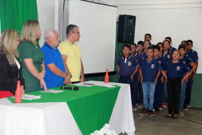 Mais de 80 profissionais de 15 municípios do interior do Estado estiveram reunidos, na última terça-feira (23), no auditório da Universidade Aberta de Bragança, no nordeste do Pará. O evento promoveu o diálogo sobre os desafios e as especificidades na execução do atendimento socioeducativo em meio aberto, de responsabilidade dos municípios. Trata-se do “Encontro Regional da Socioeducação” da Região do Rio Caeté, promovido pelo Governo do Estado, por meio da Fundação de Atendimento Socioeducativo do Pará (Fasepa).

FOTO: ASCOM / FASEPA
DATA: 24.04.2019
BELÉM - PARÁ <div class='credito_fotos'>Foto: ASCOM / FASEPA   |   <a href='/midias/2019/originais/c13fb48d-666b-4f21-9e6d-973ca89e497b.jpg' download><i class='fa-solid fa-download'></i> Download</a></div>