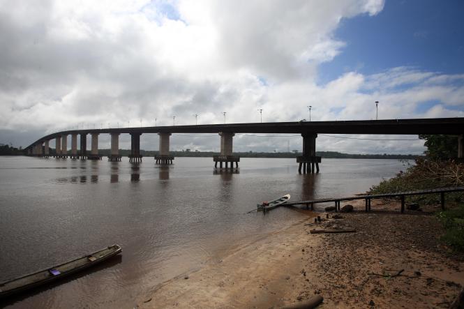 A Secretaria de Estado de Transportes (Setran) iniciou, nesta quarta-feira (6), a manutenção preventiva da ponte Rio Guamá, situada na Alça Viária (PA-483). A estrutura é a última do complexo de quatro de pontes no sentido Moju-Belém, capital do estado do Pará.

FOTO: MAYCON NUNES / AG. PARÁ
DATA: 06.02.2019
MOJU - PARÁ <div class='credito_fotos'>Foto: Maycon Nunes / Ag. Pará   |   <a href='/midias/2019/originais/c2183ad9-af9d-4016-a755-53878bf8a061.jpg' download><i class='fa-solid fa-download'></i> Download</a></div>