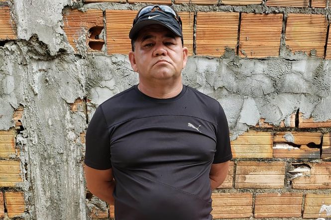 O Sistema de Segurança Pública do Pará divulgou na tarde desta sexta-feira (24), em entrevista coletiva em Belém, que as investigações realizadas pela Polícia Civil já desvendaram as 11 mortes ocorridas no bairro do Guamá, no último domingo (19). Oito pessoas estão envolvidas no crime, entre elas quatro policiais militares. Um dos militares foi preso hoje durante a Operação Kratos (na mitologia grega, um semideus que personifica a força e o poder), deflagrada pela Polícia Civil em parceria com a Polícia Militar, para cumprir mandados de prisão decretados pela Justiça. No final da tarde, outro policial militar acusado de envolvimento no crime se entregou na sede da Delegacia-Geral, em Belém.

FOTO: ASCOM / POLÍCIA CIVIL
DATA: 24.05.2019
BELÉM - PARÁ <div class='credito_fotos'>Foto: Ascom / Policia Civil   |   <a href='/midias/2019/originais/c341a1e5-3737-4f1a-923d-aa7ee6a149b5.jpg' download><i class='fa-solid fa-download'></i> Download</a></div>