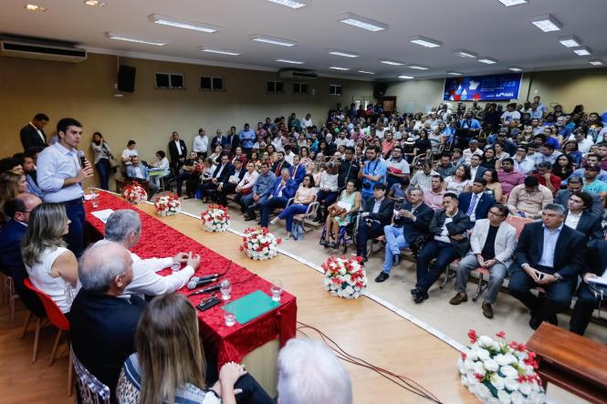 As principais demandas e necessidades da Região de Integração Baixo Amazonas foram discutidas, a partir da olhar da própria sociedade, durante a primeira audiência pública do Plano Plurianual (PPA) 2020-2023, realizada na manhã desta quinta-feira (21), no auditório da Universidade do Estado do Pará (Uepa), em Santarém. A abertura da audiência foi realizada pelo Governador Helder Barbalho em meio às atividades do programa Governo por Todo o Pará.  

FOTO: MARCO SANTOS / AGÊNCIA PARÁ
DATA: 21.03.2019
SANTARÉM - PA <div class='credito_fotos'>Foto: Marco Santos / Ag. Pará   |   <a href='/midias/2019/originais/c3517422-4835-4740-9d13-168e03744d10.jpg' download><i class='fa-solid fa-download'></i> Download</a></div>