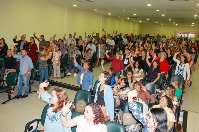 Em mais uma agenda positiva, a Fundação de Atendimento Socioeducativo do Pará (Fasepa), promoveu nesta sexta-feira (15) um amplo diálogo com diferentes operadores do sistema socioeducativo. O encontro, realizado para debater de forma colaborativa novos processos de trabalho que irão nortear as ações e procedimentos em diferentes áreas da instituição, ocorreu no auditório da Faculdade Estácio, em Belém.

FOTO: DANI VALENTE / ASCOM FASEPA
DATA: 15.03.2019
BELÉM - PA <div class='credito_fotos'>Foto: Dani Valente / Ascom Fasepa   |   <a href='/midias/2019/originais/c4745073-5980-4b1f-814c-c0cf3442d9d3.jpg' download><i class='fa-solid fa-download'></i> Download</a></div>