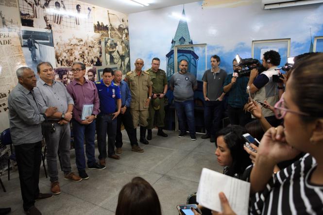 O Estádio Olímpico do Pará, o Mangueirão, será liberado de forma parcial a partir do próximo domingo (27), para a realização dos jogos do Pazarão 2019. A informação foi confirmada pelo Governo do Estado durante coletiva na manhã deste sábado (19). Na ocasião, também foi divulgado o resultado do laudo sobre o desabamento de parte da cobertura do estádio. O incidente ocorreu no último dia 9, quando uma placa de cerca de 50 centímetros desabou do teto, no lado A do estádio.

FOTO: SIDNEY OLIVEIRA/AGÊNCIA PARÁ
DATA: 19.01.2019
BELÉM - PARÁ
 <div class='credito_fotos'>Foto: Sidney Oliveira/Ag. Pará   |   <a href='/midias/2019/originais/c56e058f-a5d3-4789-8928-97d3330696a3.jpg' download><i class='fa-solid fa-download'></i> Download</a></div>