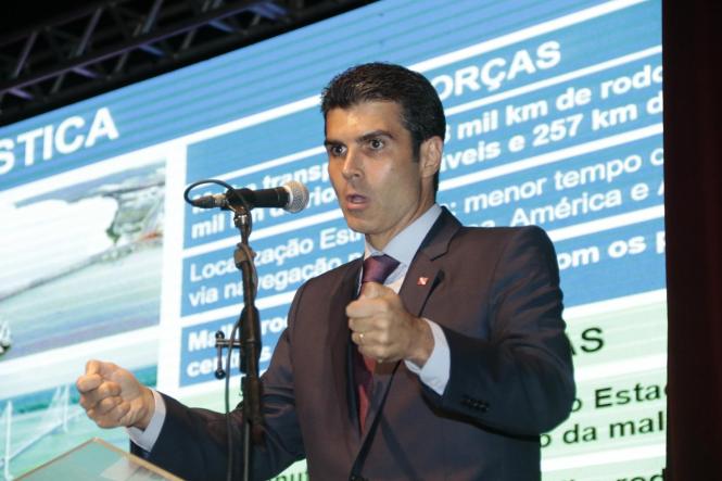 Durante a próxima missão do Programa Governo por Todo o Pará, que percorre Marabá e região entre os dias 2 e 5 de abril, será publicado o decreto permitindo a isenção de ICMS em 17% para a operação de ferro-gusa. A medida, que deve promover a abertura de 7 a 10 mil empregos imediatos, foi anunciada por Helder Barbalho durante o lançamento da 9ª edição do Anuário do Pará, na noite desta segunda-feira, 25, no teatro Maria Sylvia Nunes da Estação das Docas. 

FOTO: RICARDO AMANAJÁS / AGÊNCIA PARÁ
DATA: 26.03.2019
BELÉM - PARÁ <div class='credito_fotos'>Foto: Ricardo Amanajás / Ag. Pará   |   <a href='/midias/2019/originais/c5bb7aab-61d1-44d5-9aff-14cc68ac4ef9.jpg' download><i class='fa-solid fa-download'></i> Download</a></div>