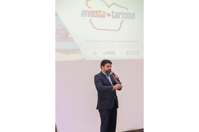 O governador Helder Barbalho participou, em Santarém, no oeste do Pará, do lançamento oficial do programa "Investe Turismo – Convergência e Sinergia para Mudar Destinos", promovido pelo Serviço de Apoio ao Micro e Pequeno Empreendedor (Sebrae) Pará. A cerimônia ocorreu, na tarde de quinta-feira (21), no restaurante Casa do Saulo, na praia de Pajuçara, ponto turístico da cidade.

FOTO: JADER PAES / AGÊNCIA PARÁ
DATA: 22.03.2019
SANTARÉM - PA <div class='credito_fotos'>Foto: JADER PAES / AGÊNCIA PA   |   <a href='/midias/2019/originais/c5ff71b9-8070-4e9c-b19b-2972f4a2ae33.jpg' download><i class='fa-solid fa-download'></i> Download</a></div>