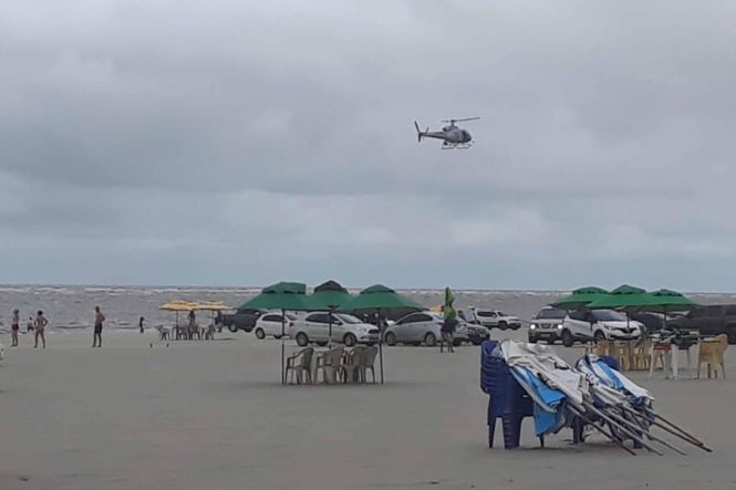 O município de Salinópolis, no nordeste paraense, foi um dos 32 pontos de grande concentração de pessoas a receber reforço nas ações de segurança, dentro da Operação Semana Santa 2019.

FOTO: ASCOM / SEGUP
DATA: 19.04.2019
BELÉM - PARÁ <div class='credito_fotos'>Foto: Ascom Segup   |   <a href='/midias/2019/originais/c6d0c73e-7344-450b-943b-e15024a84d0b.jpg' download><i class='fa-solid fa-download'></i> Download</a></div>
