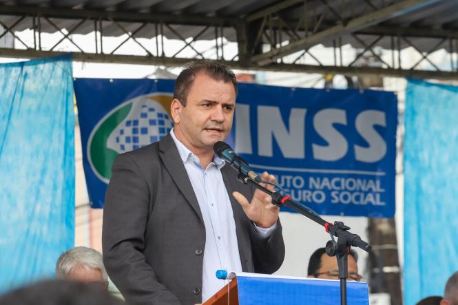 Fazendo parte da agenda do Programa Governo Por Todo o Pará em Santarém, o governador Helder Barbalho participou, nesta sexta-feira (22), da inauguração do PrevBarco, unidade móvel e flutuante do Instituto Nacional do Seguro Social (INSS), que vai levar atendimento previdenciário às comunidades da região fluvial do oeste do Pará. Helder fez questão de estar no evento e conferir as instalações do barco que irá levar atendimento à população ribeirinha do Estado.

FOTO> MARCO SANTOS / AGÊNCIA PARÁ
DATA: 22.03.2019
SANTARÉM - PA <div class='credito_fotos'>Foto: Marco Santos / Ag. Pará   |   <a href='/midias/2019/originais/c6f66756-18ad-44dd-8206-8df2e0c31fe3.jpg' download><i class='fa-solid fa-download'></i> Download</a></div>