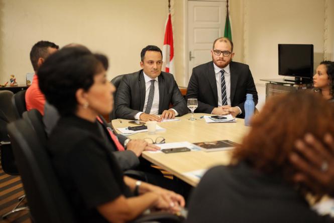 Sejudh debate ações no combate ao trabalho escravo e tráfico de pessoas.

Foto: Wagner Almeida / Ascom Sejudh
Data: 18.01.2019
Belém / Pa <div class='credito_fotos'>Foto: Wagner Almeida/ Ascom Sejudh   |   <a href='/midias/2019/originais/c733de0b-3edc-4e7f-88c0-d6e077b72fea.jpg' download><i class='fa-solid fa-download'></i> Download</a></div>