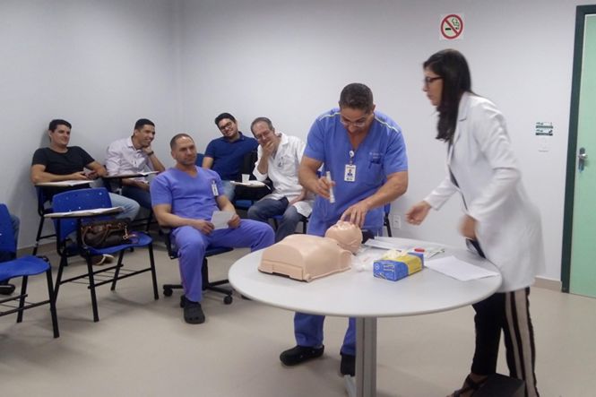 O Hospital Regional do Sudeste do Pará - Dr. Geraldo Veloso (HRSP), em Marabá, passou a fazer parte do rol de hospitais que integram a rede de articulação do Sistema Estadual de Transplante, coordenado pela Secretaria de Estado de Saúde Pública (Sespa). 

FOTO: DIVULGAÇÃO
DATA: 22.04.2019
MARABÁ - PARÁ <div class='credito_fotos'>Foto: Divulgação   |   <a href='/midias/2019/originais/c763de4d-a2a1-4b80-a968-14b39f867bef.jpg' download><i class='fa-solid fa-download'></i> Download</a></div>