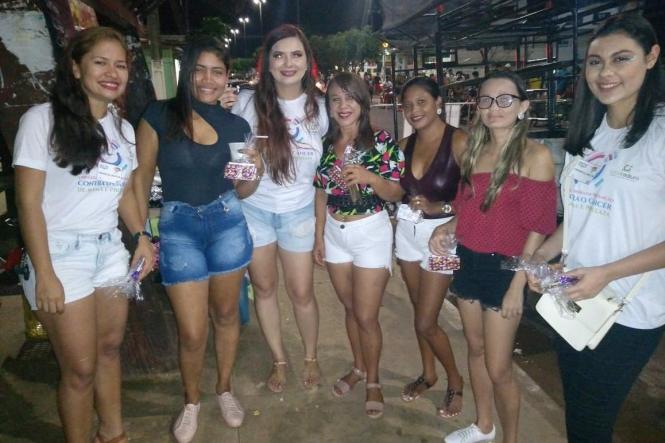 Durante o período de Carnaval a equipe da Unidade de Alta Complexidade em Oncologia Dr. Vítor Moutinho – Unacon Tucuruí tem percorrido locais de comemoração da festa de Momo, distribuindo preservativos e panfletos com orientações para  curtir o carnaval com segurança.         

FOTO: DIVULGAÇÃO
DATA: 05.03.2019
TUCURUÍ - PA <div class='credito_fotos'>Foto: Divulgação   |   <a href='/midias/2019/originais/c7c8b57c-422f-4745-9062-f7a32f052a5b.jpg' download><i class='fa-solid fa-download'></i> Download</a></div>