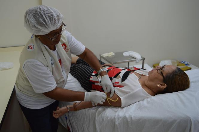 A proposta da campanha foi incentivar a doação nas pessoas que frequentam o Hospital como forma de auxiliar a reposição do estoque de sangue da Fundação Centro de Hemoterapia e Hematologia do Pará (Hemopa).

Foto: ASCOM/HRBA
Data: 11.01.2019
Santarém/Pa <div class='credito_fotos'>Foto: Ascom HRBA   |   <a href='/midias/2019/originais/c82e04d0-3c65-4c3c-af77-79037012fba9.jpg' download><i class='fa-solid fa-download'></i> Download</a></div>