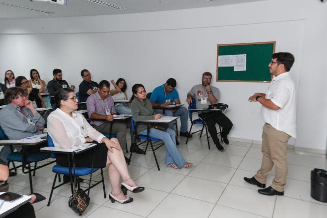 Com apenas 06 anos, a menina Ana Clara escolheu esta quarta-feira (13) para entrar, pela primeira vez, em um teatro. E a escolha não poderia ser mais significativa. Ana foi conhecer o Teatro Margarida Schivasappa, instalado no Centur, quando a casa de espetáculos completou 32 anos de funcionamento. Tímida, mas curiosa, a menina ansiava por uma experiência "legal".

FOTO: WAGNER SANTANA / AGÊNCIA PARÁ
DATA: 14.03.2019
BELÉM - PA <div class='credito_fotos'>Foto: Wagner Santana / Ag. Pará   |   <a href='/midias/2019/originais/c9020ecb-442d-4872-a3f4-2b200f8bb16d.jpg' download><i class='fa-solid fa-download'></i> Download</a></div>