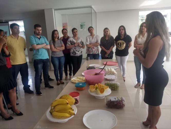 Servidores que demonstram práticas individuais que superam as competências funcionais e repercutem positivamente no ambiente de trabalho, com reflexo na melhoria da qualidade de vida e no clima organizacional na Secretaria de Meio Ambiente e Sustentabilidade (Semas), têm recebido apoio da instituição ambiental, por meio da Coordenadoria de Gestão de Pessoas (CGP), por atuar em a favor do meio ambiente, da sustentabilidade e da relação interpessoal no órgão ambiental do Pará. No ano de 2018, a CGP também promoveu o projeto Projeto RH Itinerante: Qualidade de Vida para o Servidor (foto), que reforçou a integração entre os funcionários e esclareceu o funcionamento da Semas, esclarecendo a tramitação necessária aos processos e os direitos e deveres de cada profissional e dos estagiários. A atividade percorreu as diretorias da secretaria, o Centro Integrado de Monitoramento Ambiental (Cimam) e os Núcleos Regionais (Nures) sediados nos municípios de Paragominas, nordeste do Pará; Altamira, região Xingu; Itaituba, Tapajós; e Santarém no Baixo Amazonas.

FOTO: ASCOM / SEMAS
DATA: 04.01.2019
BELÉM - PARÁ <div class='credito_fotos'>Foto: ASCOM SEMAS   |   <a href='/midias/2019/originais/c98d5360-5a03-4ec1-aeb4-58cbfbe97afa.jpg' download><i class='fa-solid fa-download'></i> Download</a></div>