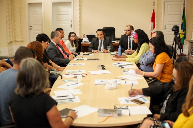 Sejudh debate ações no combate ao trabalho escravo e tráfico de pessoas.

Foto: Wagner Almeida / Ascom Sejudh
Data: 18.01.2019
Belém / Pa <div class='credito_fotos'>Foto: Wagner Almeida/ Ascom Sejudh   |   <a href='/midias/2019/originais/c9bf335d-df21-4bea-ba43-50c356e5fab2.jpg' download><i class='fa-solid fa-download'></i> Download</a></div>