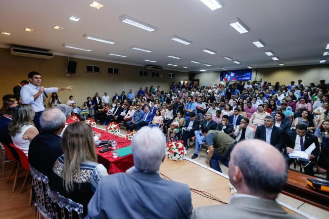 As principais demandas e necessidades da Região de Integração Baixo Amazonas foram discutidas, a partir da olhar da própria sociedade, durante a primeira audiência pública do Plano Plurianual (PPA) 2020-2023, realizada na manhã desta quinta-feira (21), no auditório da Universidade do Estado do Pará (Uepa), em Santarém. A abertura da audiência foi realizada pelo Governador Helder Barbalho em meio às atividades do programa Governo por Todo o Pará.  

FOTO: MARCO SANTOS / AGÊNCIA PARÁ
DATA: 21.03.2019
SANTARÉM - PA <div class='credito_fotos'>Foto: Marco Santos / Ag. Pará   |   <a href='/midias/2019/originais/c9c4a5f0-0271-48ba-90aa-0d528cd8e747.jpg' download><i class='fa-solid fa-download'></i> Download</a></div>