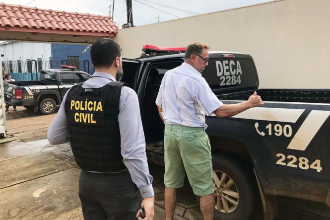 A Polícia Civil do Pará prendeu na tarde desta terça-feira (16), na cidade de Altamira, sudoeste paraense, o fazendeiro Regivaldo Pereira Galvão, conhecido como Taradão. O homme teve a prisão decretada pela Justiça após ser condenado como mandante do assassinato da missionária norte-americana Dorothy Stang. O crime ocorreu em Anapu, em 2005.

FOTO: ASCOM / POLÍCIA CIVIL
DATA: 16.04.2019
ALTAMIRA - PARÁ <div class='credito_fotos'>Foto: Ascom / Policia Civil   |   <a href='/midias/2019/originais/c9d6ce90-0332-4271-b9ea-611c64ea6626.jpg' download><i class='fa-solid fa-download'></i> Download</a></div>