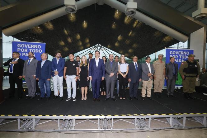 A partir desta segunda-feira (25), 200 agentes da Força Nacional já estão reforçando a segurança pública em cinco bairros de Belém (Guamá, Jurunas, Terra Firme, Cabanagem e Benguí), e em áreas críticas dos municípios de Ananindeua e Marituba. O pontapé inicial da operação “Nazaré” – uma homenagem à padroeira do Pará – foi dado no final da tarde pelo governador do Estado, Helder Barbalho, em cerimônia realizada no Hangar Centro de Convenções. De lá, as 44 viaturas da corporação seguiram para dar início às atividades ostensivas, a serem realizadas em parceria com o sistema estadual de segurança, pelo prazo inicial de 90 dias, que podem ser prorrogados por igual período, de acordo com a necessidade.

FOTO: MARCELO SEABRA / AGÊNCIA PARÁ
DATA: 25.03.2019
BELÉM - PA <div class='credito_fotos'>Foto: Marcelo Seabra / Ag. Pará   |   <a href='/midias/2019/originais/ca0e6bdf-250a-464e-b109-83f6a7610132.jpg' download><i class='fa-solid fa-download'></i> Download</a></div>