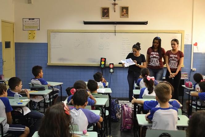 Nesta terça-feira (22), o Departamento de Trânsito do Estado (Detran) realizou mais um projeto de educação voltado às crianças. Desta vez, a iniciativa foi realizada no Colégio São Paulo, em Belém. A ação contou com uma tarde de lazer com crianças do 1º ao 5º ano do ensino fundamental.

FOTO: ASDECOM - DETRAN
DATA 24.01.19
BELÉM - PARÁ

 <div class='credito_fotos'>Foto: ASDECOM / DETRAN   |   <a href='/midias/2019/originais/ca1bbf05-68a9-4e27-b443-209e55377996.jpg' download><i class='fa-solid fa-download'></i> Download</a></div>