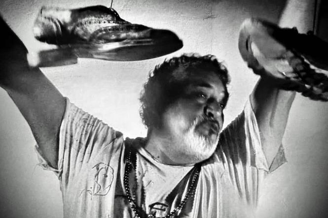 "Durante a vida toda eu tentei encontrar meu outro lado do sapato. E no final, descobri que não preciso do outro lado, porque tenho os pés livres". A frase inicia o espetáculo solo MUKT PAIER, que na língua indiana significa pés livres, que será apresentado hoje (28), às 19h, no Teatro Gosômetro, dentro da 1ª Mostra de Teatro "Nilza Maria", promovida pelo Governo do Pará, por meio da Secretaria de Estado de Cultura (Secult).

FOTO: ASCOM / SECULT
DATA: 28.03.2019
BELÉM - PA <div class='credito_fotos'>Foto: ASCOM / SECULT   |   <a href='/midias/2019/originais/cba1e0cb-30c4-4290-9bb7-27cda0cf057b.jpg' download><i class='fa-solid fa-download'></i> Download</a></div>