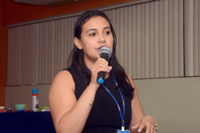 Gestores e técnicos de Unidades Seduc na Escola (USES) de Belém e Unidades Regionais de Ensino (URES) de Breves, Altamira e região das Ilhas estão em Belém para discutir a implementação do novo ensino médio do Estado do Pará. O Grupo de Trabalho de Interiorização da  BNCC-Ensino Médio é promovido pela Secretaria de Estado de Educação (Seduc) com o objetivo de esclarecer e discutir a nova Base Nacional Comum Curricular (BNCC) para o Estado.
Na foto Coordenadora do ensino médio da Seduc, Michely Alves.

FOTO: ELISEU DIAS / ASCOM SEDUC
DATA: 27.03.2019
BELÉM - PA

 <div class='credito_fotos'>Foto: Eliseu Dias / Ascom Seduc   |   <a href='/midias/2019/originais/cc1ab948-4c5f-4e46-a778-67309565c311.jpg' download><i class='fa-solid fa-download'></i> Download</a></div>