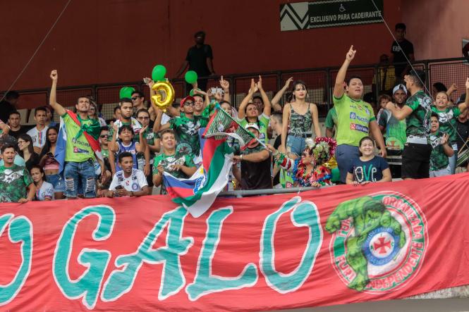 Mais de 10 mil pessoas fizeram a festa no primeiro jogo da final do Campeonato Paraense de 2019, o “Banparazão”. Mesmo com a chuva, a partida entre as equipes do Independente e do Clube do Remo foi um belo espetáculo para todos que compareceram ao Estádio Olímpico do Pará, o Mangueirão, neste domingo (14). O Galo Elétrico levou a melhor com o placar de 1 a 0.

FOTO: RICARDO AMANAJÁS / AGÊNCIA PARÁ
DATA: 15.04.2019
BELÉM - PARÁ <div class='credito_fotos'>Foto: Ricardo Amanajás / Ag. Pará   |   <a href='/midias/2019/originais/cc2d85b4-39cc-4cc1-8fb8-e3fae4d9773e.jpg' download><i class='fa-solid fa-download'></i> Download</a></div>