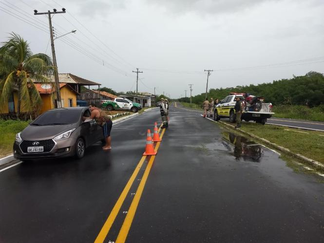 Durante a operação Carnaval Seguro, as equipes do Departamento de Trânsito do Estado (Detran/PA) atuam em diversos municípios do interior do Estado. Em Bragança, nordeste do estado, 13 pessoas foram flagradas dirigindo sob influência de álcool ou substâncias psicoativa, e um condutor foi preso pelo crime de alcoolemia. Não houve registro de acidentes.

FOTO: ASDECOM / DETRAN
DATA: 04.02.2019
BELÉM - PARÁ <div class='credito_fotos'>Foto: ASCOM DETRAN   |   <a href='/midias/2019/originais/cc6b270f-d518-4eb8-8dbc-0cc08a490b0c.jpg' download><i class='fa-solid fa-download'></i> Download</a></div>