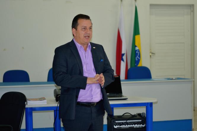 Os integrantes da Câmara Técnica de Comercialização, Agroecologia, Produtos Orgânicos e da Sociobiodiversidade (Ctcapos) reuniram, nesta quinta-feira (14), para elaborar o plano das ações que serão executadas em 2019. O encontro foi na Empresa Brasileira de Pesquisa Agropecuária (Embrapa), onde a câmara foi recebida pelo chefe geral da instituição, Adriano Venturieri.

FOTO: ASCOM / SEDAP
DATA: 15.03.2019
BELÉM - PARÁ <div class='credito_fotos'>Foto: Ascom Sedap   |   <a href='/midias/2019/originais/ccbff027-2966-4ec8-87fe-0affa350925c.jpg' download><i class='fa-solid fa-download'></i> Download</a></div>