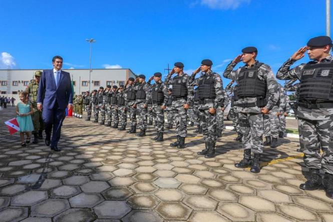 O novo Governador do Pará, Helder Barbalho (foto), participou na tarde desta terça-feira, 1° de janeiro, de ato solene na cidades de Marabá, marcando o início da sua gestão à frente do Estado do Pará.

FOTO: MARCO SANTOS
DATA: 01.01.2019
MARABÁ - PARÁ <div class='credito_fotos'>Foto: MARCO SANTOS   |   <a href='/midias/2019/originais/ccdbcca4-5937-49a6-9df0-80a607affdc6.jpg' download><i class='fa-solid fa-download'></i> Download</a></div>