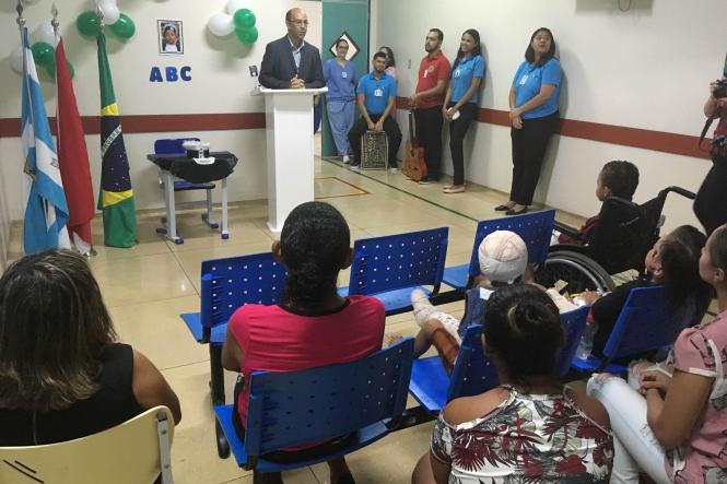 O diretor Hospitalar do HMUE, Itamar Monteiro (foto) destacou que, muitas vezes, o tratamento de queimaduras é longo e difícil, mas que o HMUE não é um ambiente somente de dor. 

FOTO: ASCOM HMUE
DATA: 04.01.2019
ANANINDEUA - PARÁ
 <div class='credito_fotos'>Foto: ASCOM HMUE   |   <a href='/midias/2019/originais/cd8fe0c0-45bf-467a-8835-a4bc2214a024.jpg' download><i class='fa-solid fa-download'></i> Download</a></div>