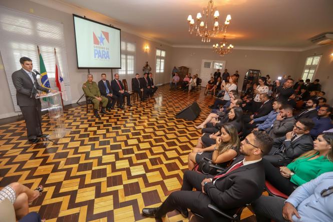 Na manhã desta terça-feira (12), no auditório do Palácio, o governador do Estado do Pará, Helder Barbalho, participou do ato de criação de unidades de núcleos de inteligência da Polícia Civil, através da criação dos núcleos de apoio a investigação nas regionais, fortalecendo as novas diretrizes institucionais de enfrentamento à violência e aos crimes cometidos no interior do Estado.

FOTO: MARCO SANTOS /AGÊNCIA PARÁ
DATA: 12.03.2019
BELÉM - PA <div class='credito_fotos'>Foto: Marco Santos / Ag. Pará   |   <a href='/midias/2019/originais/ce4fd0e8-5a6f-419b-b9f6-11c69c5db1a0.jpg' download><i class='fa-solid fa-download'></i> Download</a></div>
