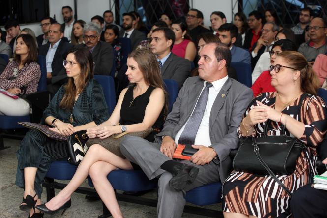 A Procuradoria Geral do Estado do Pará promoveu, na manhã desta sexta (25), uma reunião de integração com as unidades de consultoria jurídica da administração pública estadual. O evento ocorreu no auditório Edgar Olyntho Contente, na sede da PGE, e contou com a presença de procuradores do Estado, autárquicos e fundacionais; consultores jurídicos e advogados comissionados.

FOTO: WAGNER SANTANA / AG. PARÁ
DATA: 25.01.2019
BELÉM - PARÁ <div class='credito_fotos'>Foto: Wagner Santana / Ag. Pará   |   <a href='/midias/2019/originais/ce90fac7-4f62-491f-a7b8-3b046aa23b3f.jpg' download><i class='fa-solid fa-download'></i> Download</a></div>