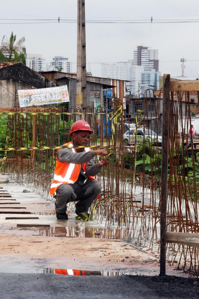 Mesmo com as obras em andamento, a população que vive às margens ou próximo ao Canal do Tucunduba já consegue perceber a melhoria na qualidade de vida. O projeto, que prevê a dragagem e revestimento total do canal, vai beneficiar milhares de moradores dos bairros do Guamá, Terra Firme, Canudos e Marco, em Belém.

FOTO: WAGNER SANTANA / AG. PARÁ
DATA: 13.02.2019
BELÉM - PARÁ <div class='credito_fotos'>Foto: Wagner Santana / Ag. Pará   |   <a href='/midias/2019/originais/ced7ed29-65f5-4c5d-b237-954409541cfe.jpg' download><i class='fa-solid fa-download'></i> Download</a></div>