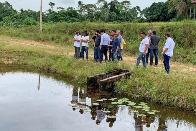 Com capacidade de produção para 4 milhões de alevinos e 12 milhões de pós-larva por ano, a Unidade Agropecuária Santa Rosa, Instalada em Santarém em 1991, é a única, dentre as 10 unidades do Estado, que ainda está em funcionamento, embora de forma extremamente precária, pois as atividades de produção, estão paralisadas há 9 meses.

FOTO: ASCOM/ CRGSP
DATA: 16.02.2019

 <div class='credito_fotos'>Foto: ASCOM / CRGSP   |   <a href='/midias/2019/originais/cf6c9160-44d9-40cb-83d4-a4777c2a8e72.jpg' download><i class='fa-solid fa-download'></i> Download</a></div>