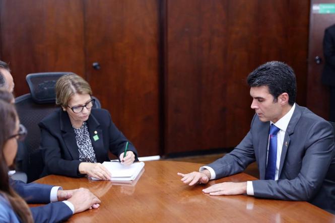 O governador tem ainda agenda com a ministra da Agricultura, Tereza Cristina, com a qual vai falar das ações de combate da Mosca da Carambola e febre aftosa, executadas pela Agência de Defesa Agropecuária do Estado (Adepará).

FOTO: JAILSON SAM / DIVULGAÇÃO
DATA: 19.02.2019 <div class='credito_fotos'>Foto: Jailson Sam / Divulgação   |   <a href='/midias/2019/originais/cfa7b5bf-cf65-4c2d-b994-8c0185aec98d.jpg' download><i class='fa-solid fa-download'></i> Download</a></div>