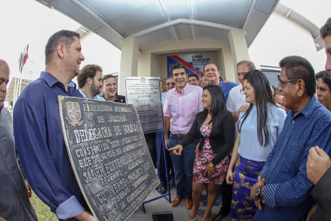 O governador do Estado, Helder Barbalho, entregou neste sábado (2), a nova delegacia do município de Jacundá e um posto de identificação no município do sudeste do Pará. O espaço passou por uma reforma completa, que foi realizada com recursos do Fundo de Investimento em Segurança Pública (FISP), com custo total de R$ 987.633,15.

FOTO: MARCO SANTOS/AG. PARÁ
DATA: 31.01.2019
JACUNDÁ - PARÁ <div class='credito_fotos'>Foto: Marco Santos / Ag. Pará   |   <a href='/midias/2019/originais/d02661e9-1697-48e5-896a-7a659734950a.jpg' download><i class='fa-solid fa-download'></i> Download</a></div>