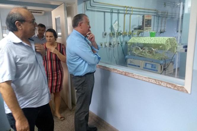 Ocorridas entre os dias 2 e 5 deste mês, as atividades da segunda edição do programa “Governo Por Todo o Pará”, que desta vez ocorreu nas regiões Sul e Sudeste do Estado, contaram com a participação de titulares e técnicos da Secretaria de Estado de Saúde Pública (Sespa) numa agenda que incluiu ações de cidadania à população de Parauapebas e Marabá, visitas a hospitais e encontros, auxiliaram na identificação das demandas das regiões.

FOTO: CAROL ROCHA / ASCOM SESPA
DATA: 06.04.2019
MARABÁ - PARÁ <div class='credito_fotos'>Foto: CAROL ROCHA / ASCOM SESPA   |   <a href='/midias/2019/originais/d10c901a-05c9-498d-bf6a-e3a1868f30a3.jpg' download><i class='fa-solid fa-download'></i> Download</a></div>