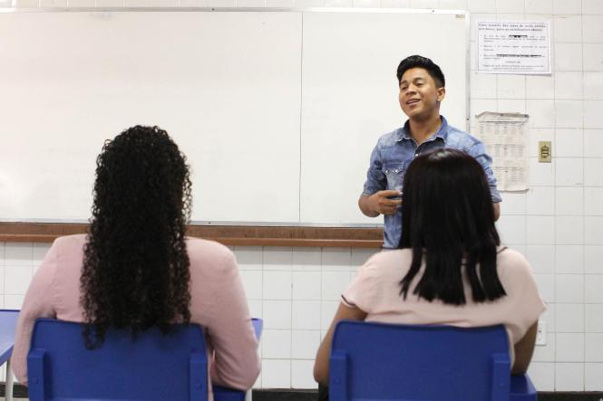 Luís Amaral, professor coordenador do cursinho alternativo da Uepa.

FOTO:  NAILANA THIELY
DATA: 04.01.16
BELÉM-PARÁ <div class='credito_fotos'>Foto: Naylana Thiely   |   <a href='/midias/2019/originais/d1d7d60e-7c29-4cea-9105-c8ec3f28dc92.jpg' download><i class='fa-solid fa-download'></i> Download</a></div>