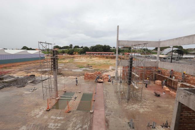 No penúltimo dia do programa Governo por Todo o Pará no oeste paraense, o governador Helder Barbalho irá nesta sexta-feira (22) aos municípios de Trairão e Itaituba, para conhecer as demandas da população e fiscalizar o andamento de ações prioritárias ao desenvolvimento do Pará. A partir das 11 h, o governador participará em Trairão da entrega da Escola Estadual Everaldo Martins, que passou por obras de reforma e ampliação, orçadas em R$ 1,7 milhão.

FOTO: MARCO SANTOS / AGÊNCIA PARÁ
DATA: 21.03.2019
SANTARÉM - PA <div class='credito_fotos'>Foto: Marco Santos / Ag. Pará   |   <a href='/midias/2019/originais/d22420a4-e802-4d62-8dd3-01e31e597ac3.jpg' download><i class='fa-solid fa-download'></i> Download</a></div>