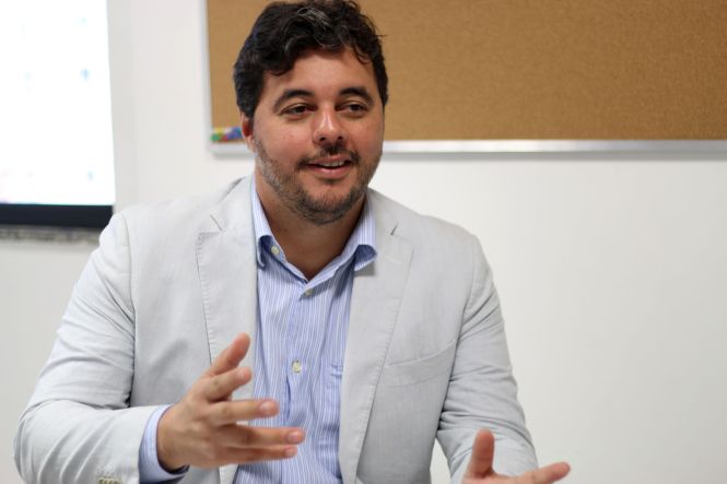 Embora os números de atendimentos de vítimas de acidentes de trânsito no HGT venham reduzindo, lentamente, o diretor Executivo do hospital, o administrador Joaquim Fonseca, ainda alerta sobre os dados estatísticos nacionais ainda mostram que cada dia aumenta os números de vítimas de acidentes de trânsito em função de vários fatores, entre eles, a falta de uso dos equipamentos de segurança, como capacete, é a principal causa presumível de acidente.

FOTO: MARCELO LELIS / ARQUIVO AG. PARÁ
DATA: 26.06.2018
BREVES - PARÁ <div class='credito_fotos'>Foto: ASCOM / HGT   |   <a href='/midias/2019/originais/d22d91ae-fc96-4aa7-9d86-f11de3993637.jpg' download><i class='fa-solid fa-download'></i> Download</a></div>