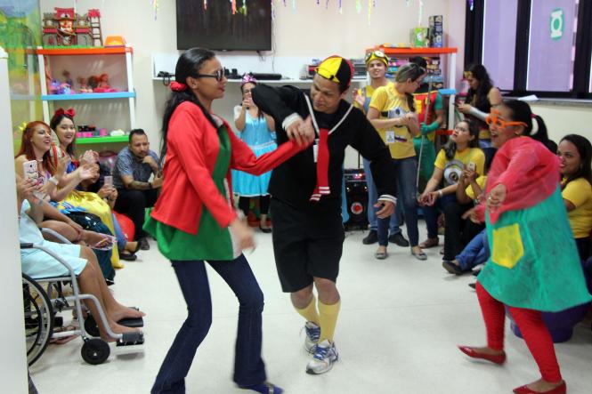 Há cinco anos, a campanha “Janeiro Branco” coloca a importância dos cuidados com a saúde mental em evidência e alerta para a importância de debates sobre o assunto de forma cada vez mais clara. Em Belém, os hospitais Público Estadual Galileu, Oncológico Infantil e Metropolitano de Urgência e Emergência, aderiram à campanha e realizaram programações direcionadas a colaboradores, pacientes e acompanhantes, com atividades lúdicas, atividades de relaxamento e palestras sobre o tema. 

FOTO: ASCOM HOIOL
DATA: 30.01.2019
ANANINDEUA - PARÁ <div class='credito_fotos'>Foto: ASCOM HOL   |   <a href='/midias/2019/originais/d337d5fc-8b00-41e8-8785-5d1b329e4ca4.jpg' download><i class='fa-solid fa-download'></i> Download</a></div>