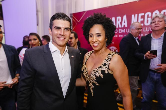 Estudos sobre a viabilidade da criação de uma rodovia pedagiada entre Belém e Castanhal, a instalação do canteiro de obras para a derrocada do Pedral do Lourenço a partir de julho desse ano e ainda a conclusão da discussão sobre as compensações da Lei Kandir na Câmara Federal, até o final do semestre, foram algumas das ações anunciadas por Helder Barbalho durante o lançamento da 8ª edição da Feira Pará Negócios. O evento, realizado na sede da Associação Comercial do Pará (ACP) na noite da última sexta-feira (16), contou com a presença de expositores, autoridades e convidados, que assistiram a conferência "Perspectivas para o crescimento do Pará", ministrada pelo governador.

FOTO: MARCELO SEABRA / AGÊNCIA PARÁ
DATA: 16.03.2019
BELÉM - PA <div class='credito_fotos'>Foto: Marcelo Seabra / Ag. Pará   |   <a href='/midias/2019/originais/d347002a-202f-4fb5-a51a-876f425cf5ea.jpg' download><i class='fa-solid fa-download'></i> Download</a></div>