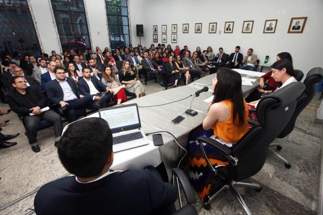 A Procuradoria Geral do Estado do Pará promoveu, na manhã desta sexta (25), uma reunião de integração com as unidades de consultoria jurídica da administração pública estadual. O evento ocorreu no auditório Edgar Olyntho Contente, na sede da PGE, e contou com a presença de procuradores do Estado, autárquicos e fundacionais; consultores jurídicos e advogados comissionados.

FOTO: WAGNER SANTANA / AG. PARÁ
DATA: 25.01.2019
BELÉM - PARÁ <div class='credito_fotos'>Foto: Wagner Santana / Ag. Pará   |   <a href='/midias/2019/originais/d366f313-3a74-4d03-b96a-db39d1544a66.jpg' download><i class='fa-solid fa-download'></i> Download</a></div>