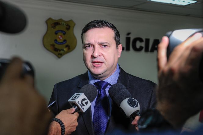 A Polícia Civil deflagrou, nesta quinta-feira (2), a operação "Sentinela" para cumprir mandados de prisão contra envolvidos em um grupo responsável por práticas de extorsão na região metropolitana de Belém.

FOTO: ASCOM / POLICIA CIVIL
DATA: 02.05.2019
BELÉM - PARÁ <div class='credito_fotos'>Foto: Ascom / Policia Civil   |   <a href='/midias/2019/originais/d3704027-ea91-4d61-ba2e-6f505977f318.jpg' download><i class='fa-solid fa-download'></i> Download</a></div>