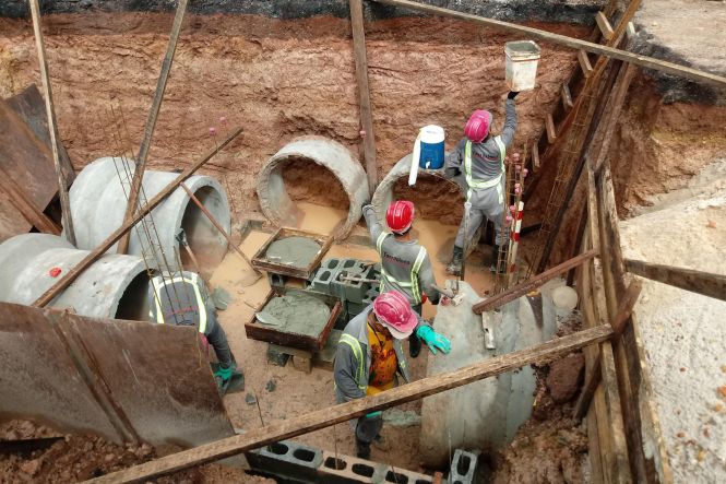 Com o objetivo de dialogar e levar informação e esclarecimentos à sociedade, o Núcleo de Gerenciamento de Transporte Metropolitano (NGTM) reuniu com a Associação dos Moradores do Benguí (AMOB), em Belém, no final da tarde da terça-feira (23), para apresentar o projeto de Adequação e Duplicação da Rua Yamada - Rodovia do Tapanã, obra que está sendo executada pelo Governo do Estado.

FOTO: ASCOM / NGTM
DATA: 24.04.2019
BELÉM - PARÁ <div class='credito_fotos'>Foto: ASCOM NGTM   |   <a href='/midias/2019/originais/d3905de9-e97e-4be1-8274-f7e13822e387.jpg' download><i class='fa-solid fa-download'></i> Download</a></div>