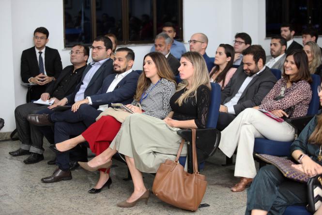 A Procuradoria Geral do Estado do Pará promoveu, na manhã desta sexta (25), uma reunião de integração com as unidades de consultoria jurídica da administração pública estadual. O evento ocorreu no auditório Edgar Olyntho Contente, na sede da PGE, e contou com a presença de procuradores do Estado, autárquicos e fundacionais; consultores jurídicos e advogados comissionados.

FOTO: WAGNER SANTANA / AG. PARÁ
DATA: 25.01.2019
BELÉM - PARÁ <div class='credito_fotos'>Foto: Wagner Santana / Ag. Pará   |   <a href='/midias/2019/originais/d4038372-df72-462f-8f74-a99f46def7b9.jpg' download><i class='fa-solid fa-download'></i> Download</a></div>