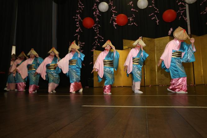 A comunidade nipo-brasileira do Pará comemorou a entrada de 2019 no auditório da Associação Pan-Amazônia Nipo-Brasileira, no domingo (6), em Belém. O evento deu início às homenagens aos 90 anos da imigração japonesa na Amazônia e contou com a presença do Governo do Estado. O chefe de gabinete, Luiziel Guedes, esteve representando o governador Helder Barbalho.

FOTO: CARLOS SODRÉ / AG. PARÁ
DATA: 06.01.2019
BELÉM - PARÁ <div class='credito_fotos'>Foto: CARLOS SODRÉ / AG. PARÁ    |   <a href='/midias/2019/originais/d4f34557-d1e6-40d5-96a2-01413acd8101.jpg' download><i class='fa-solid fa-download'></i> Download</a></div>
